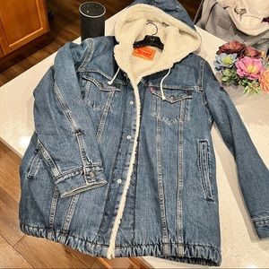 Hooded Levi’s Sherpa jacket